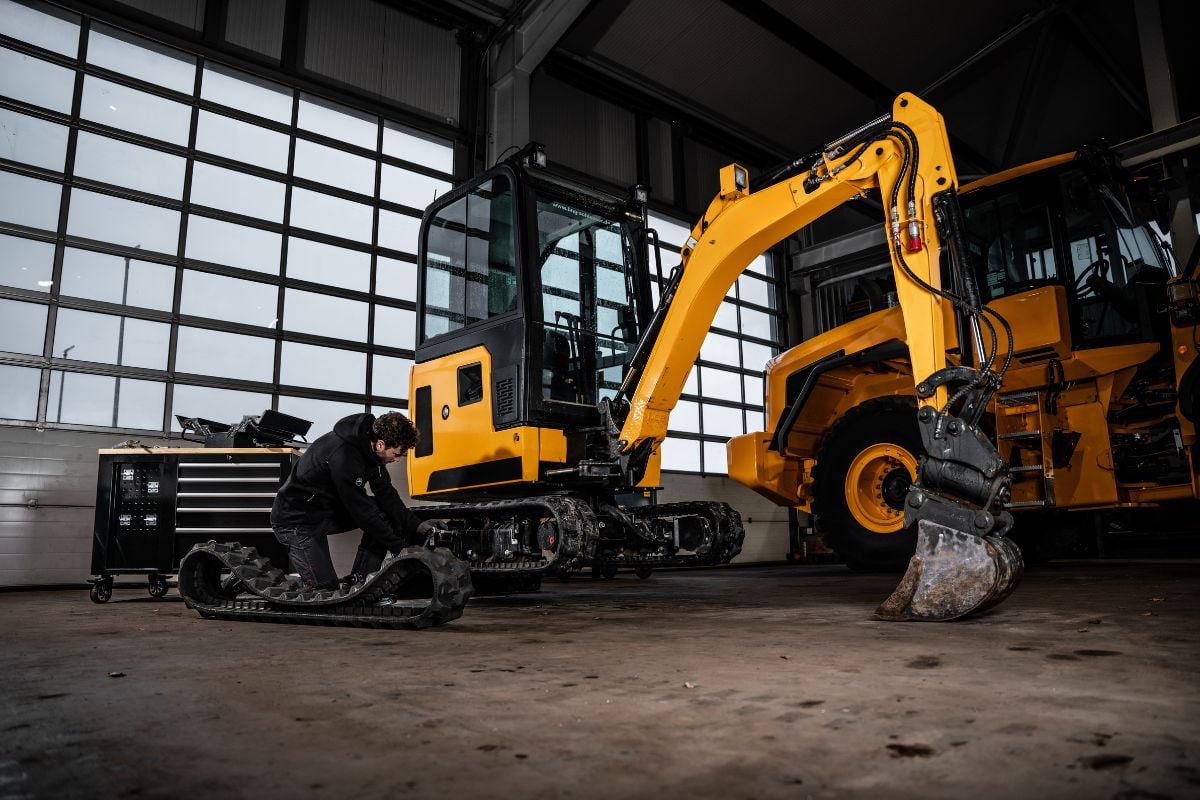 Construction machinery & telehandlers