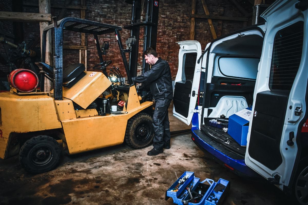 Forklifts & lifting platforms